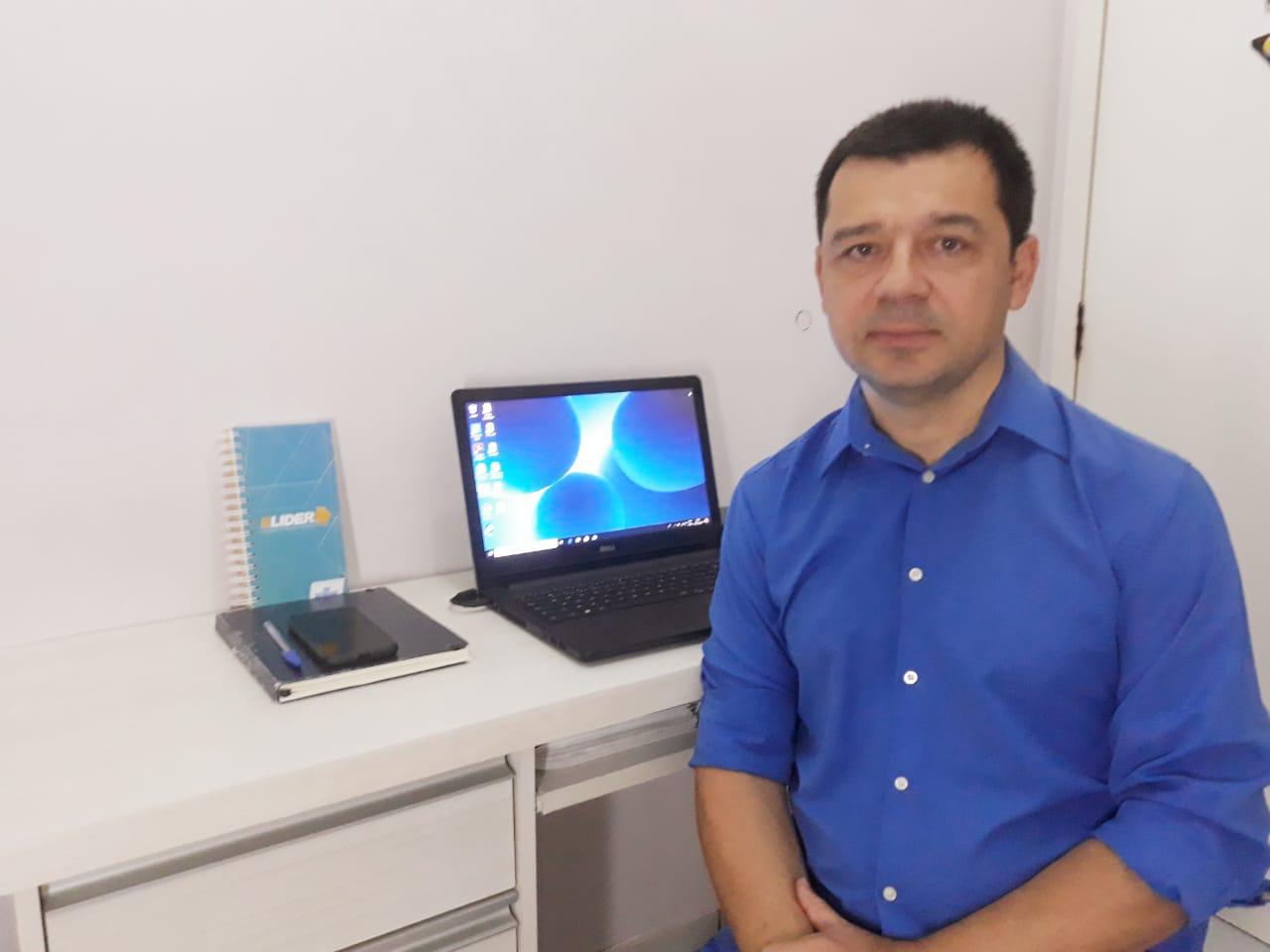 O gerente Helder Freitas