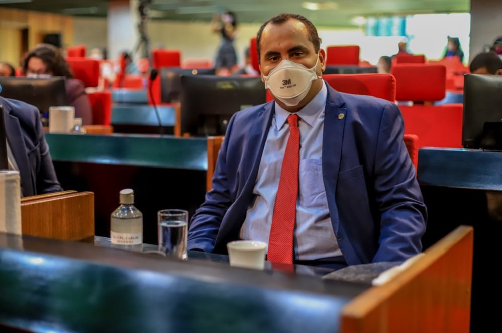 O deputado Georgiano Neto